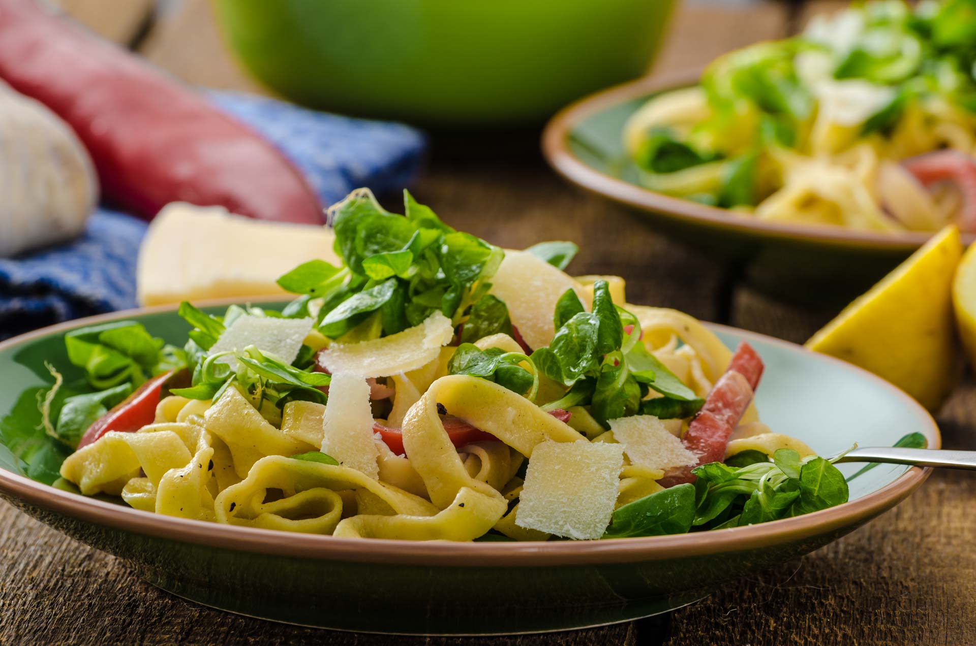 Tagliatelle sfiziose con rucola, grana e pancetta