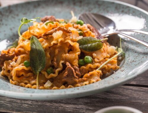 Reginelle con funghi, piselli e salvia